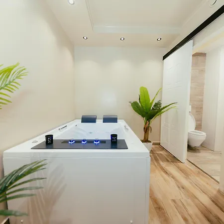 Luxury With Hot Tub - The Nest Τίρανα