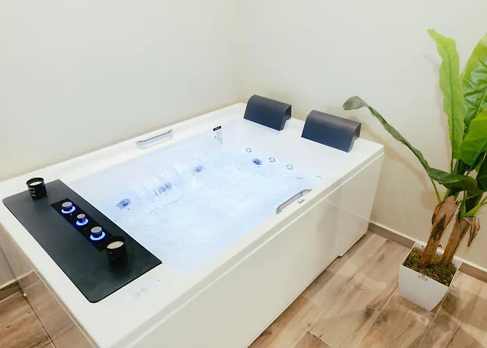 アパート Luxury With Hot Tub - The Nest *