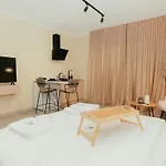 Luxury With Hot Tub - The Nest Apartament Tirana