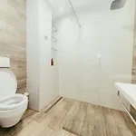 Luxury With Hot Tub - The Nest Apartament Tirana