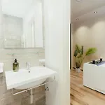 Luxury With Hot Tub - The Nest Apartament Tirana