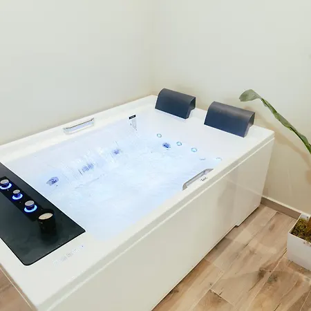 Apartment Luxury With Hot Tub - The Nest *