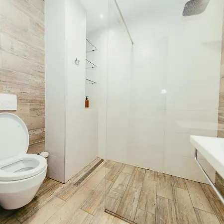 Luxury With Hot Tub - The Nest Апартаменты Тирана