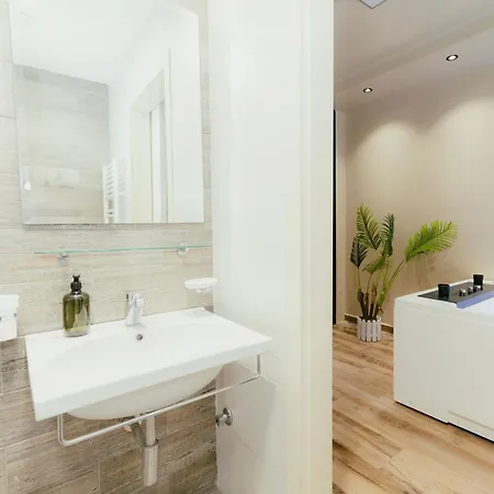 Luxury With Hot Tub - The Nest Апартаменты Тирана
