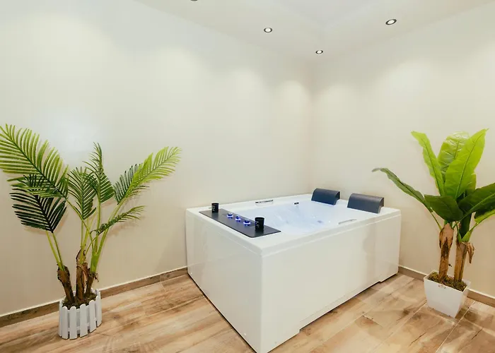 Luxury With Hot Tub - The Nest Tirana