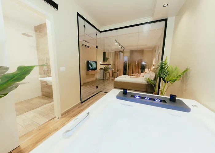 Luxury With Hot Tub - The Nest Apartment *