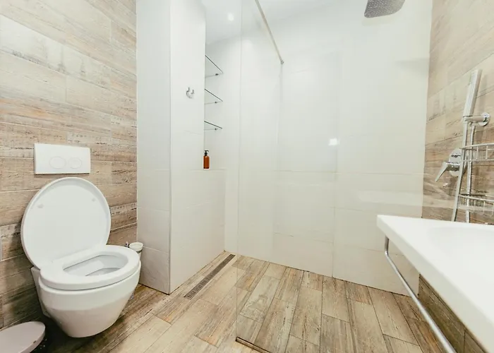 Luxury With Hot Tub - The Nest Apartment Tirana