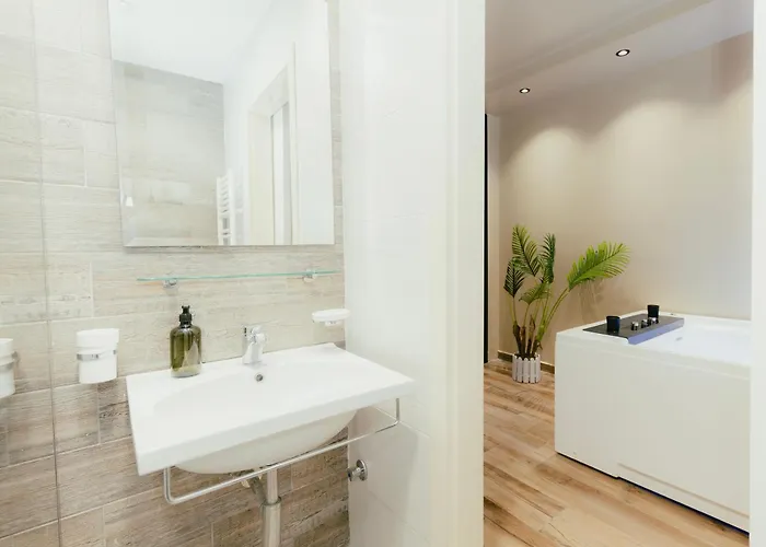 Luxury With Hot Tub - The Nest Apartment Tirana